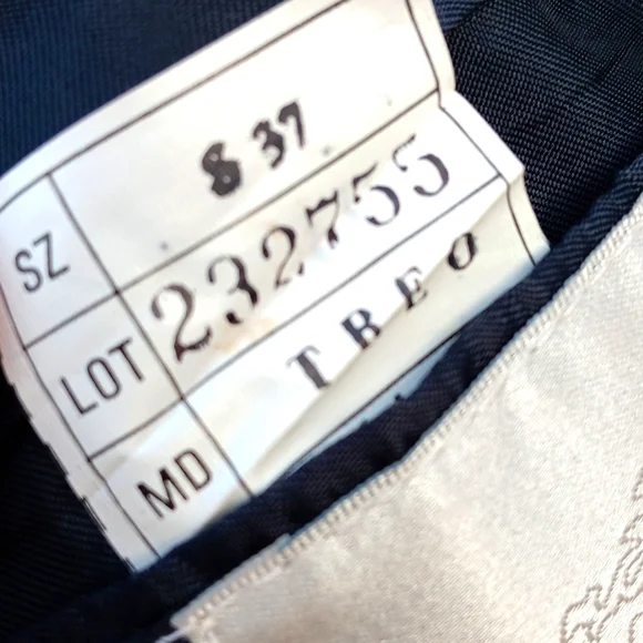 Oleg Cassini Men's Vintage Pin Stripe (3) Button Luxury Blazer - Picture 15 of 16